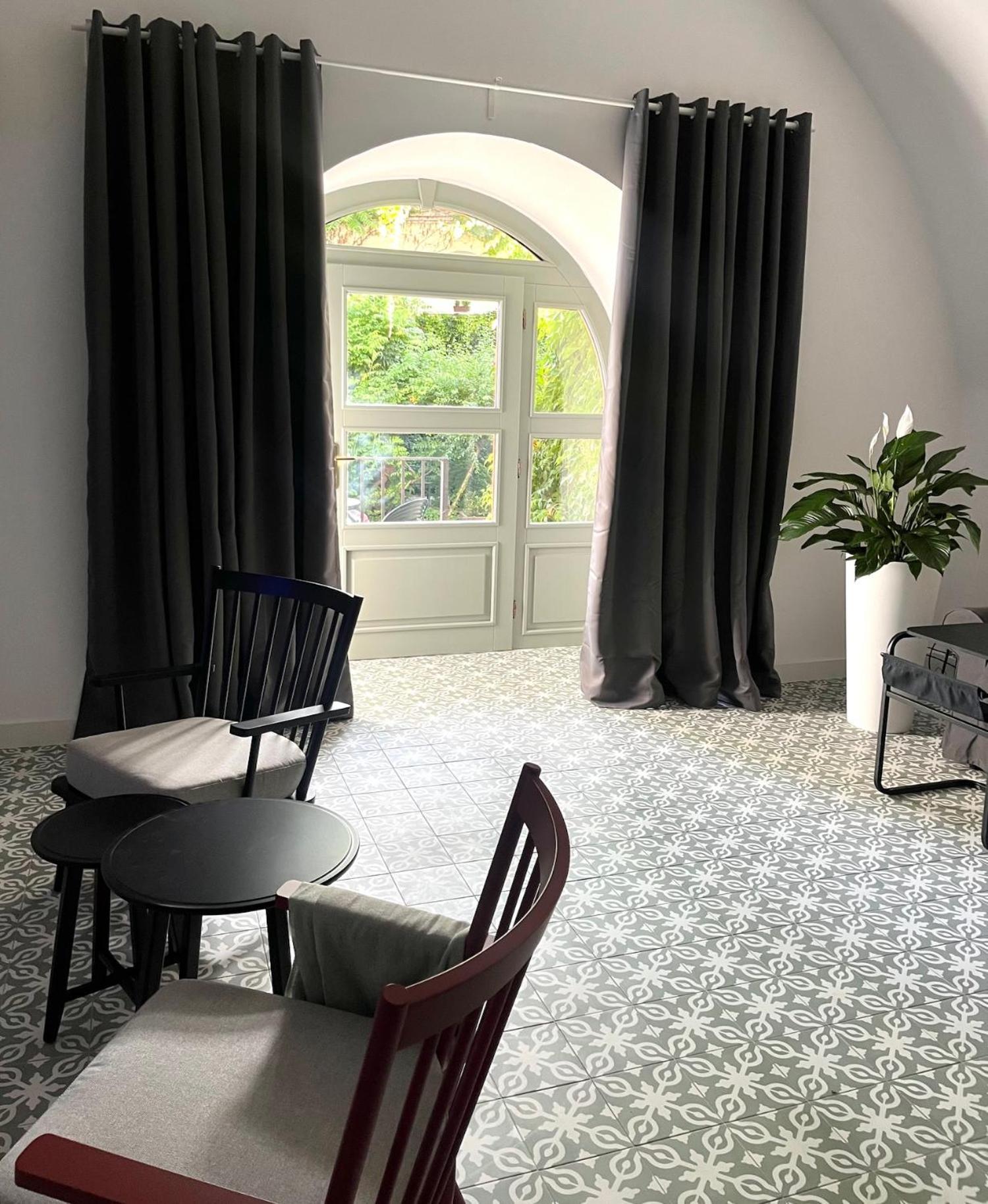 Palac Daun - Studio Apartments ズノイモ エクステリア 写真